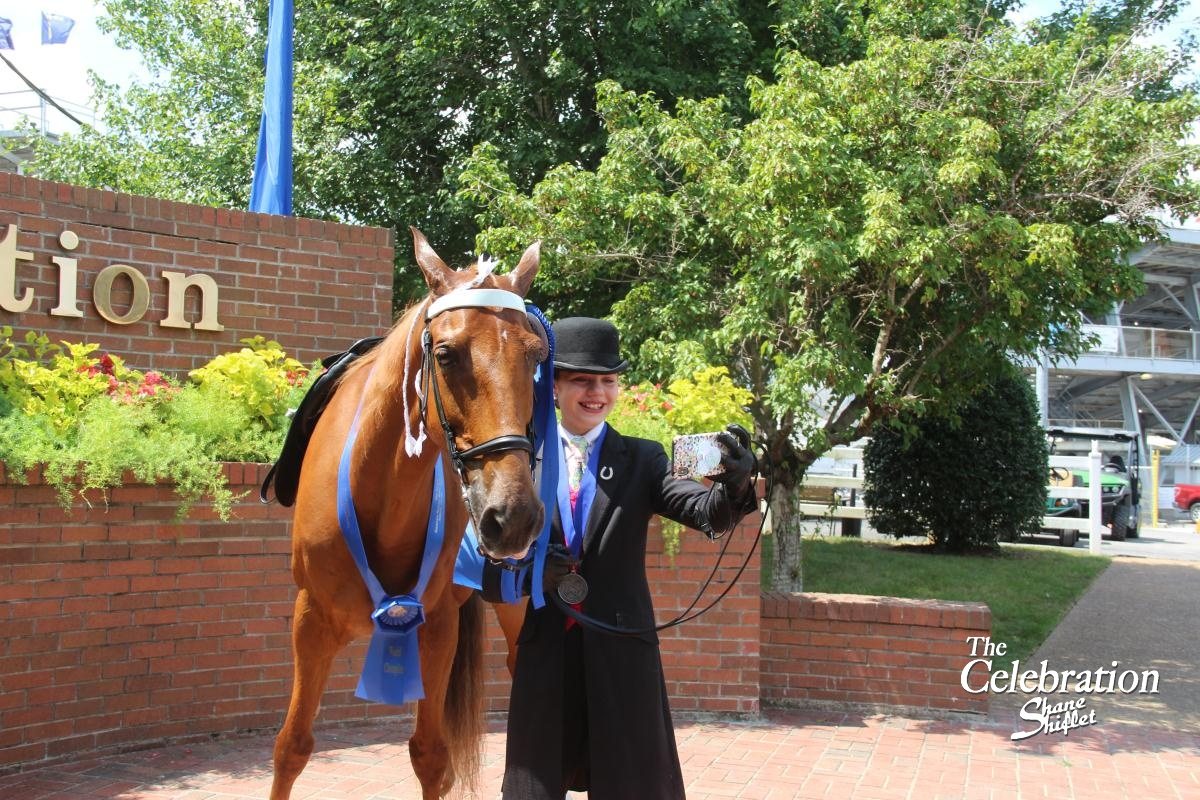 Twelve-year-old Rylee taking a selfie with her blue-ribboned chestnut outside the ring at the 2019 Celebration. Photo: Shane Shiflet Photography.
